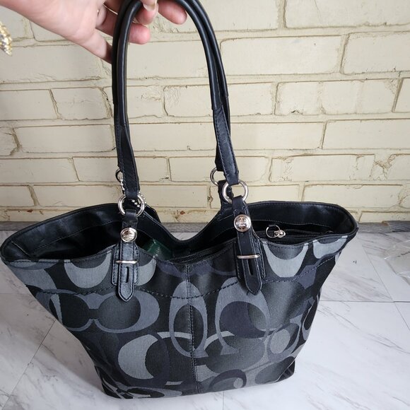 Euc Coach Carly Signature Black & Gray Shoulder Bag Large - Picture 3 of 17